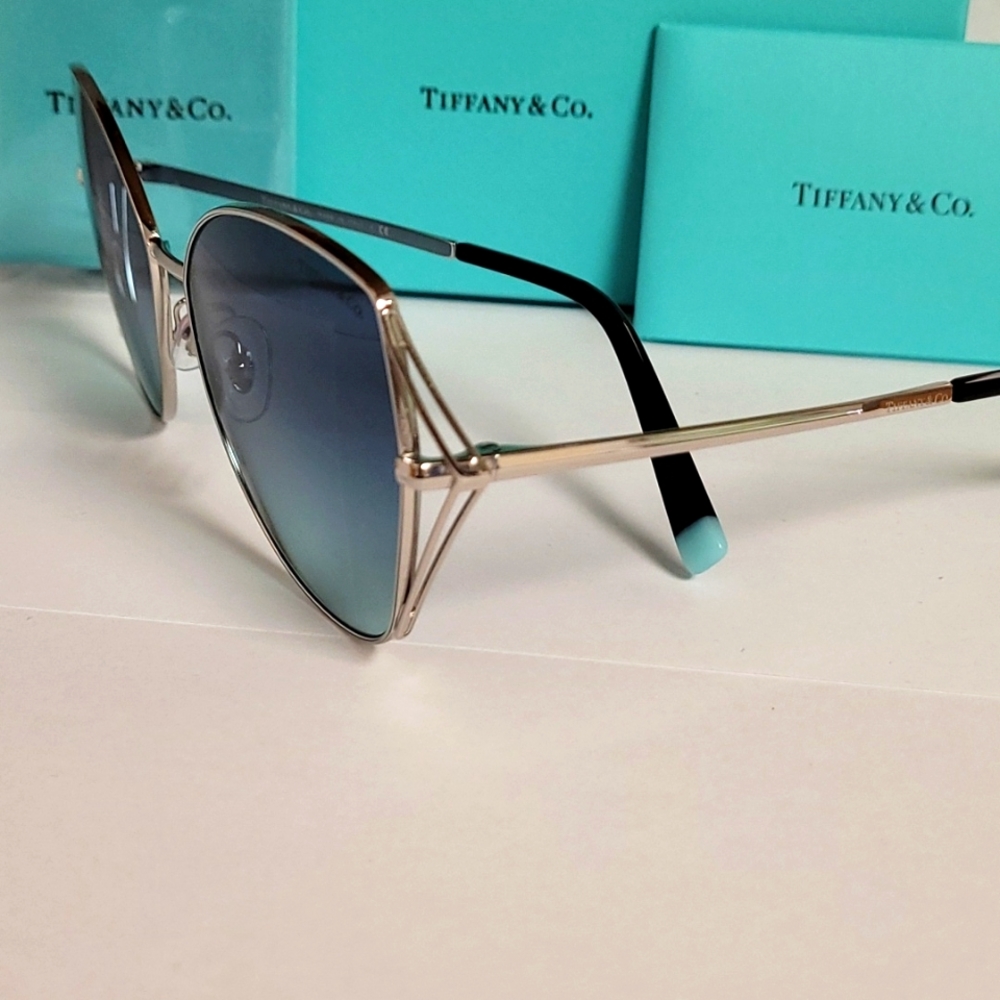 New ๐ฏ Authentic Tiffany&co sunglasses ๐ถ โค๏ธ ๐ ๐ - Picture 2 of 8